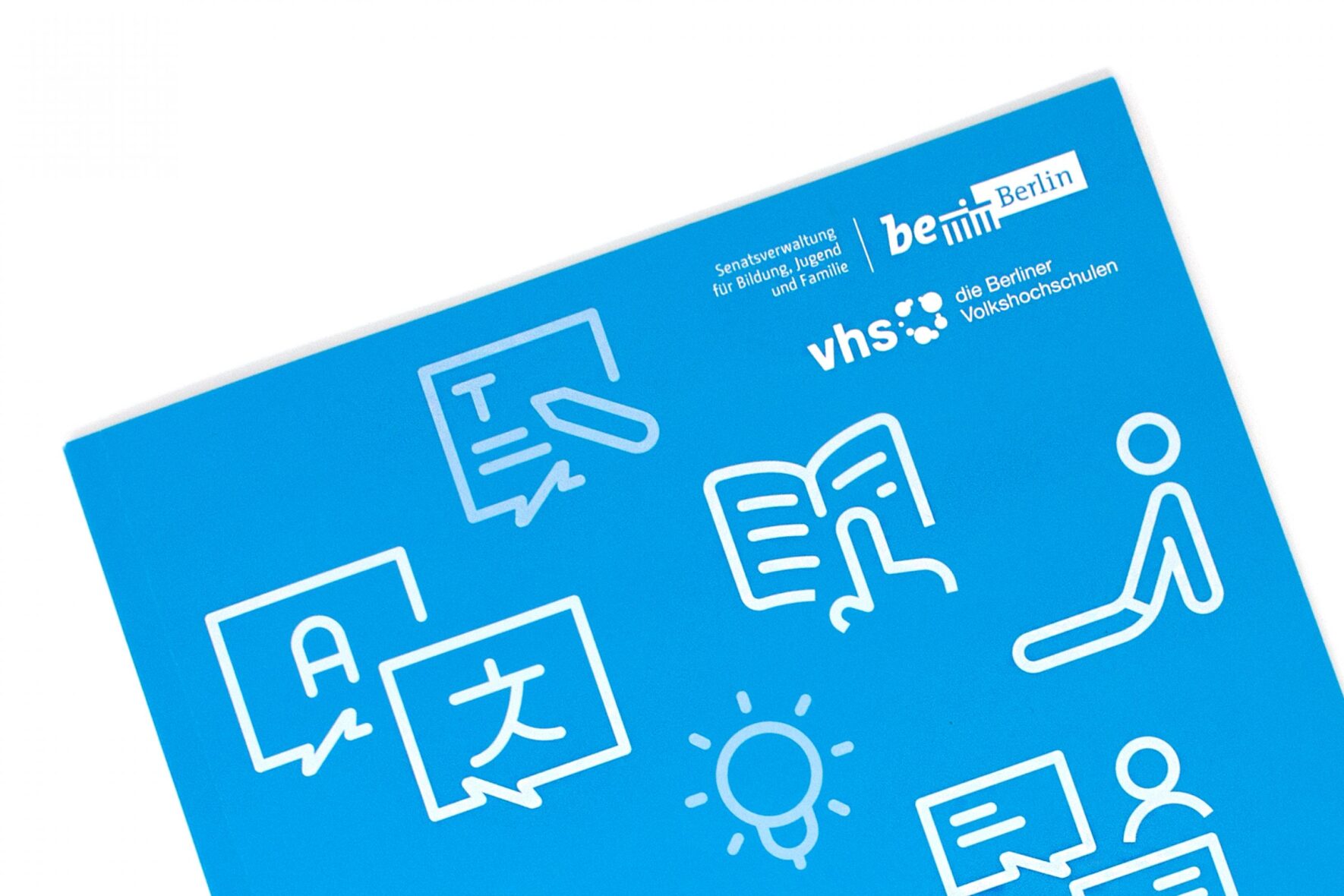 Gestaltung-Bericht-Volkshochschule-Berlin-Print-FORMLOS-Berlin-Cover