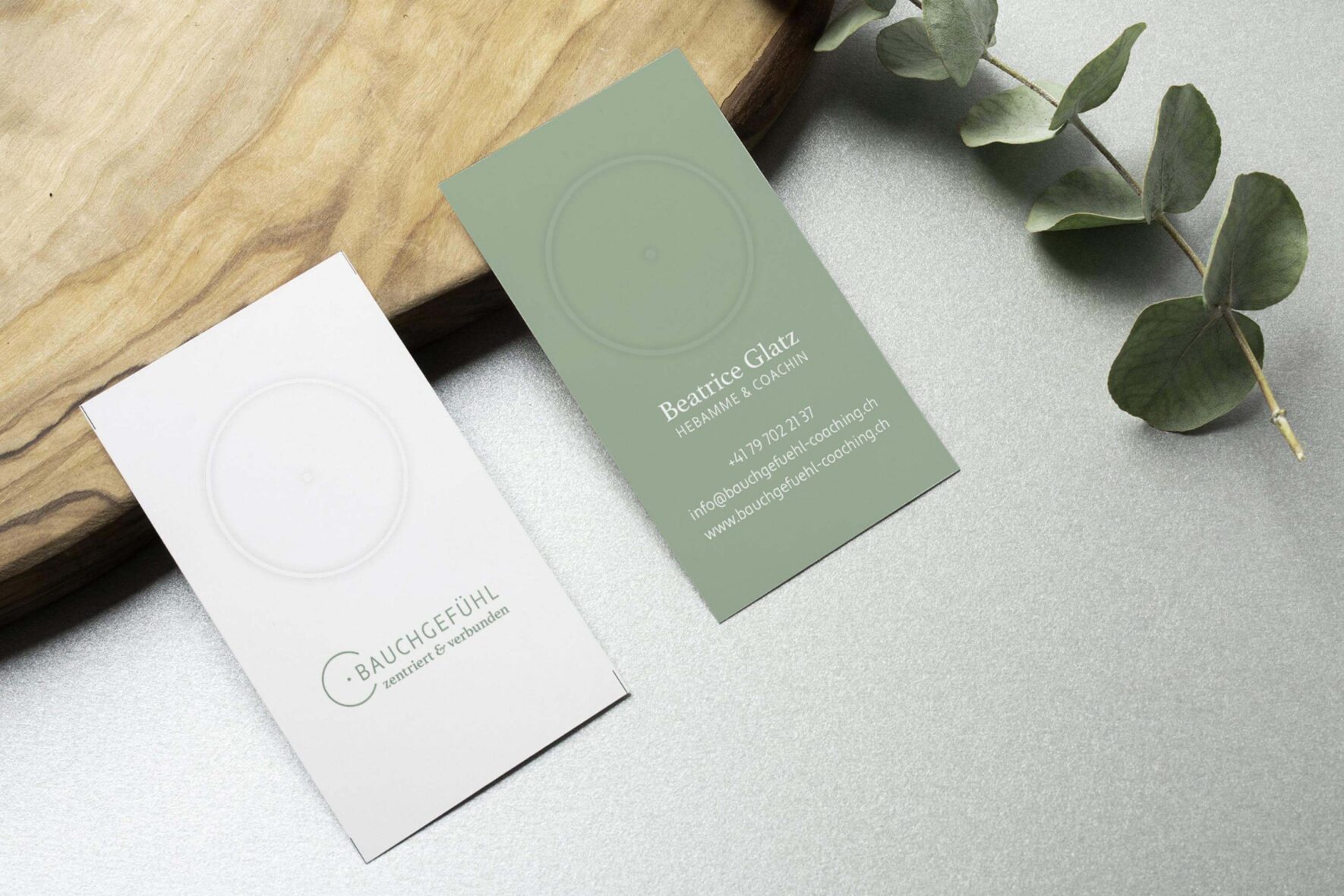 Bauchgefuehl-Branding-FORMLOS-Berlin-Print-Visitenkarten-Design-Praegung
