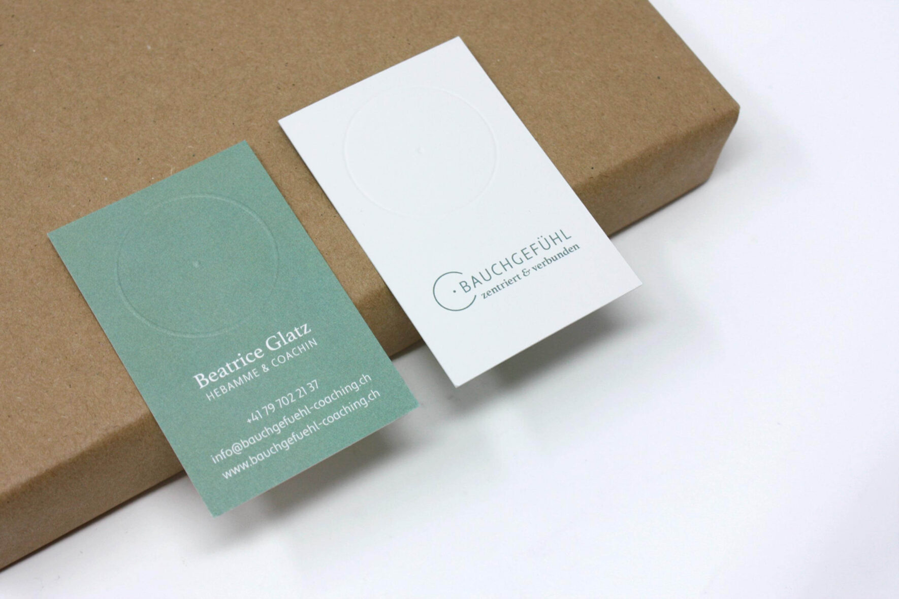 Bauchgefuehl-Branding-FORMLOS-Berlin-Print-Visitenkarten-Design-Praegung-2